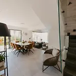 Bloomhill Escape *