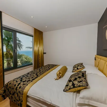 Bloomhill Escape Traù