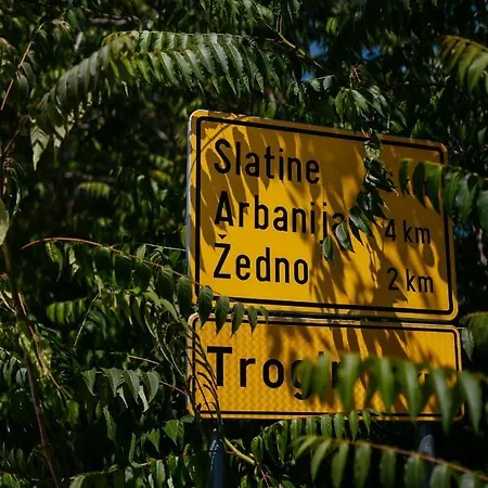 Villa Bloomhill Escape Traù