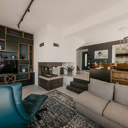 Bloomhill Escape Traù