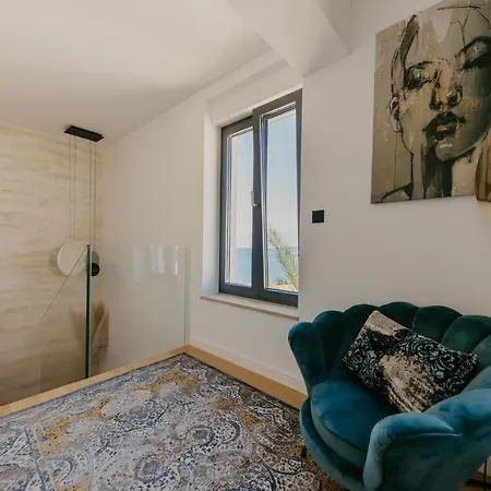 Bloomhill Escape Traù