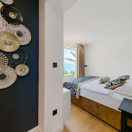 Villa Bloomhill Escape *