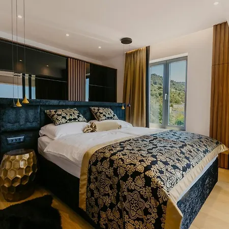 Villa Bloomhill Escape