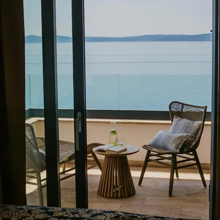 Villa Bloomhill Escape *