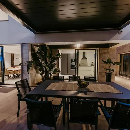 Villa Bloomhill Escape *