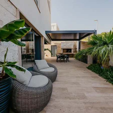 Villa Bloomhill Escape *